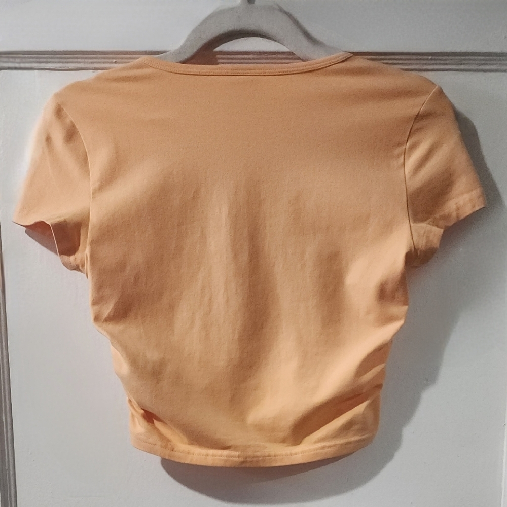 ✨️Aritzia TNA Chill Malibu Ruched Side Short Sleeve Crop Top in Peach | Size XS - Picture 4 of 5